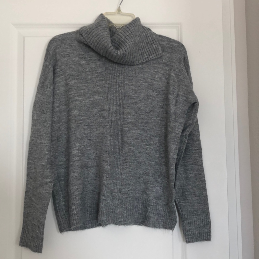 Banana republic gray turtle neck